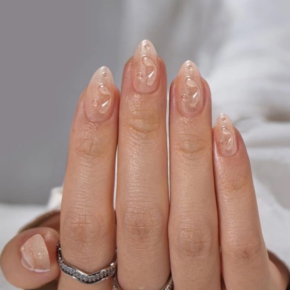 💅🏻 Water Drop 3D Press-On Nails – Almond Shape, Soft Gel – NEW - Picture 2 of 3